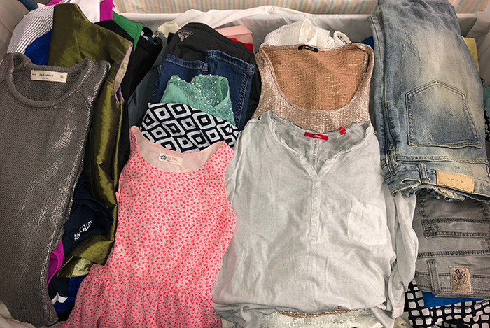 Wir bieten hochwertige second-Hand-Luxus-Kleidung Wir bieten hochwertige second-Hand-Luxus-Kleidung